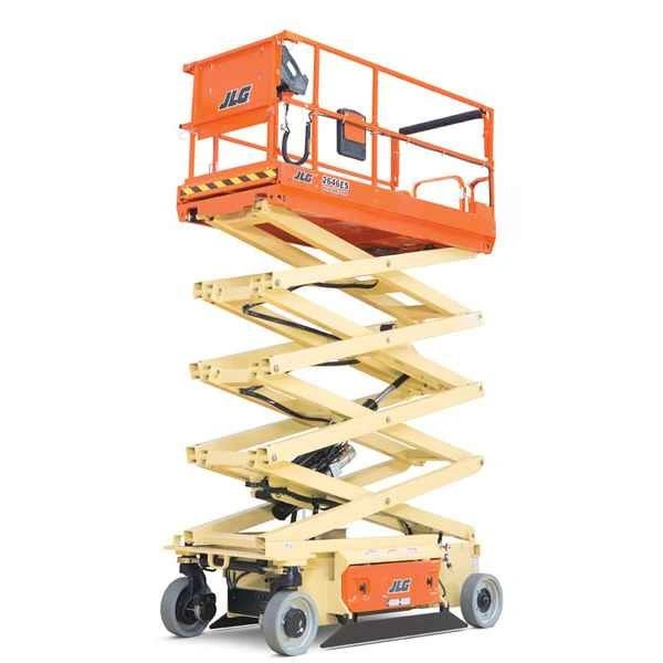 Plataforma tesoura JLG 3246ES elevada mostrando estrutura pantográfica